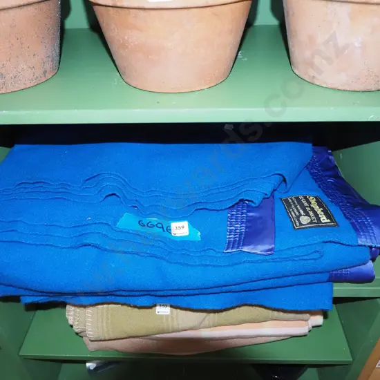 2x large blue woollen blankets