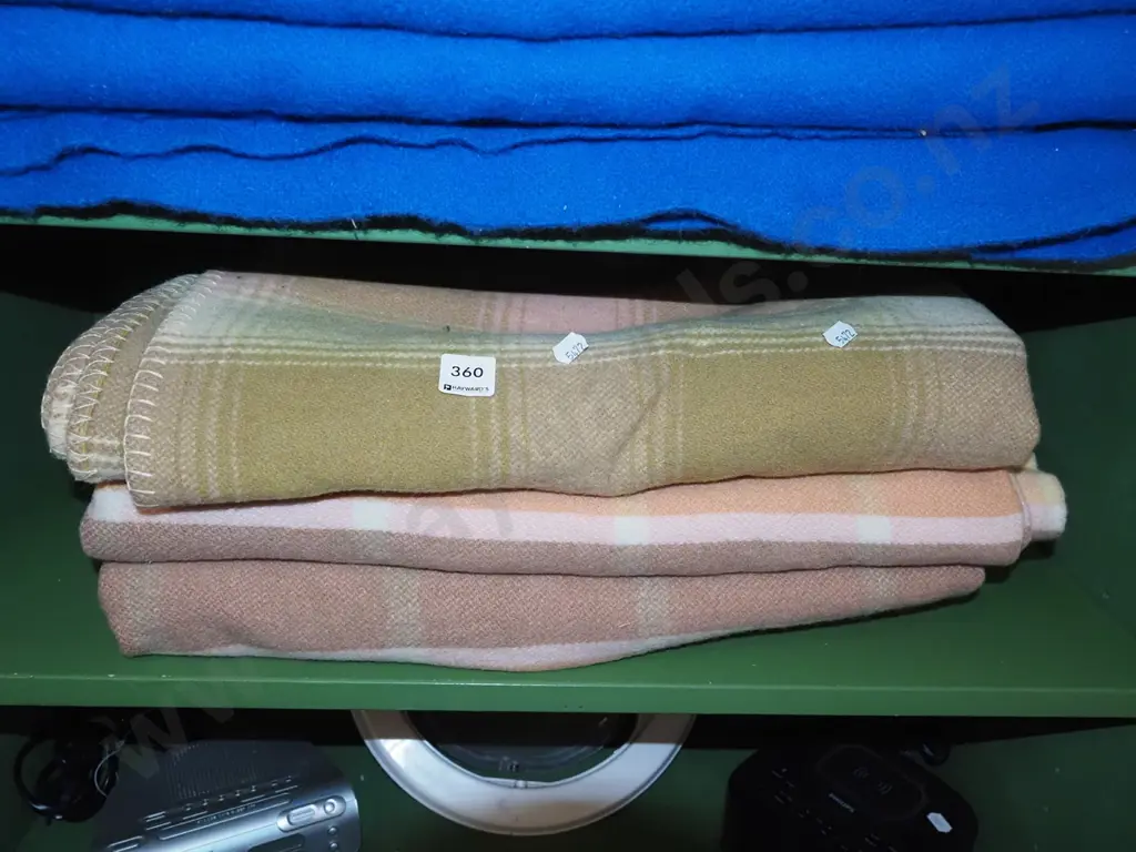 3x checked brown woollen blankets Image 1++