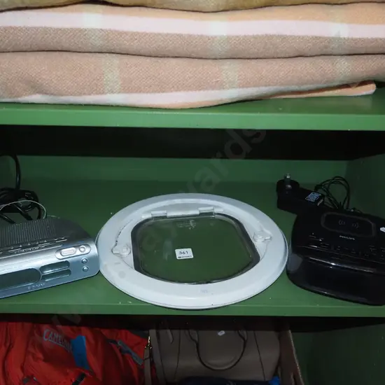 2x bedside radio alarm clocks etc