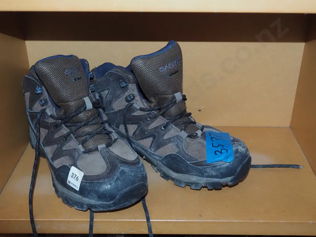 pair of High Tec UK size 7 tramping boots Image 1++