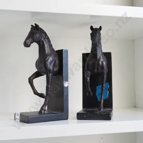 2x horse themed bookends - damage to 1 
