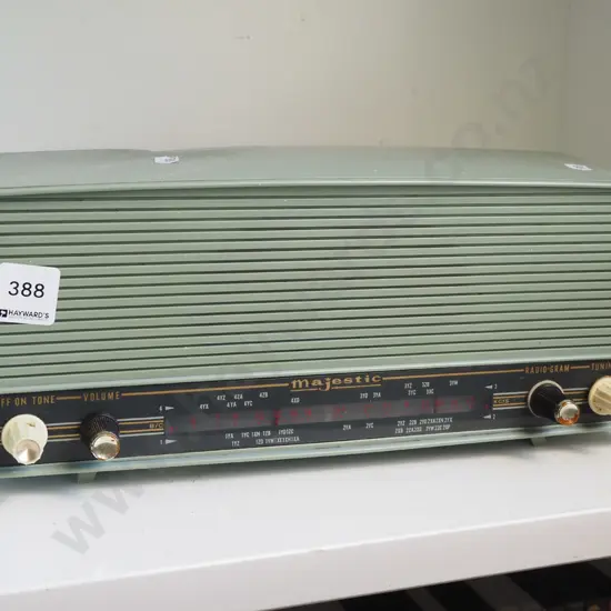 retro plastic Majestic valve radio As Is No Returns
