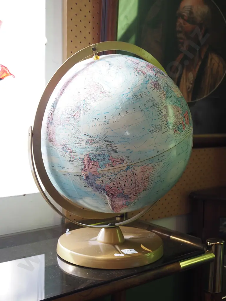 world globe H400 Image 1++