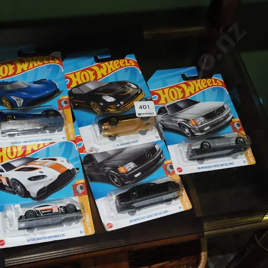 5x carded Hotwheels vehicles