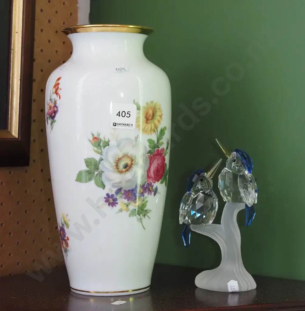 white glass floral vase, figurines Vase H280 Image 1++