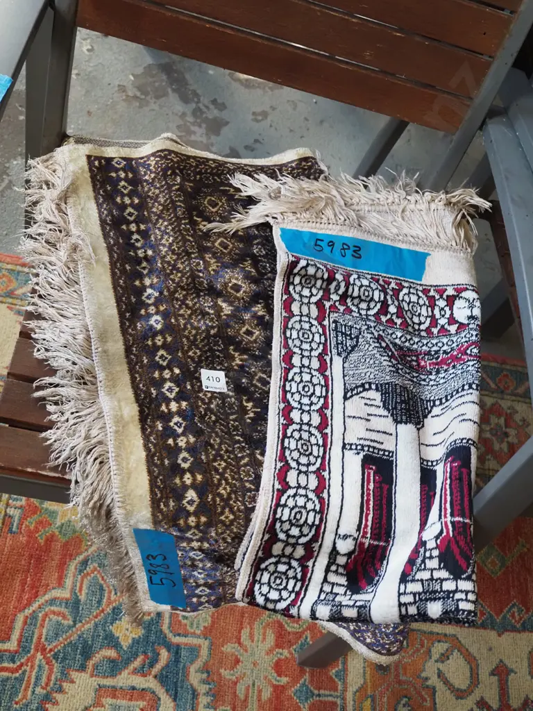 2x small prayer mats Image 1++