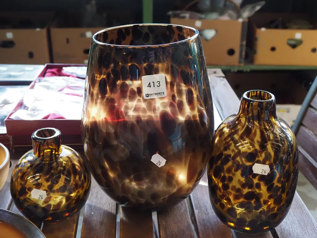 3x amber glass vases H240 Image 1++