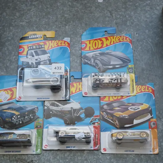 5x carded Hotwheels vehicles