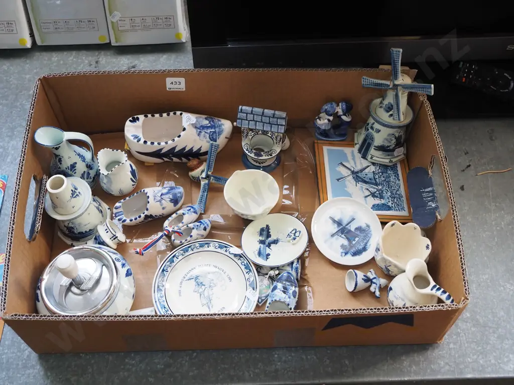 box; delft ware items Image 1++