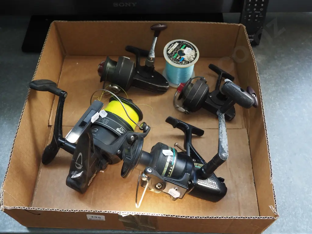 box; 4x spinning reels, fishing line Image 1++