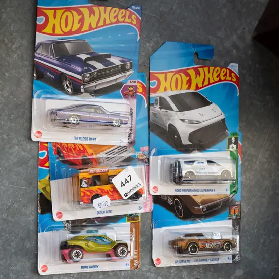 5x carded Hotwheels vehicles
