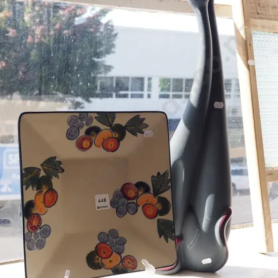 hand painted Temuka pottery plate, cat figurine H560