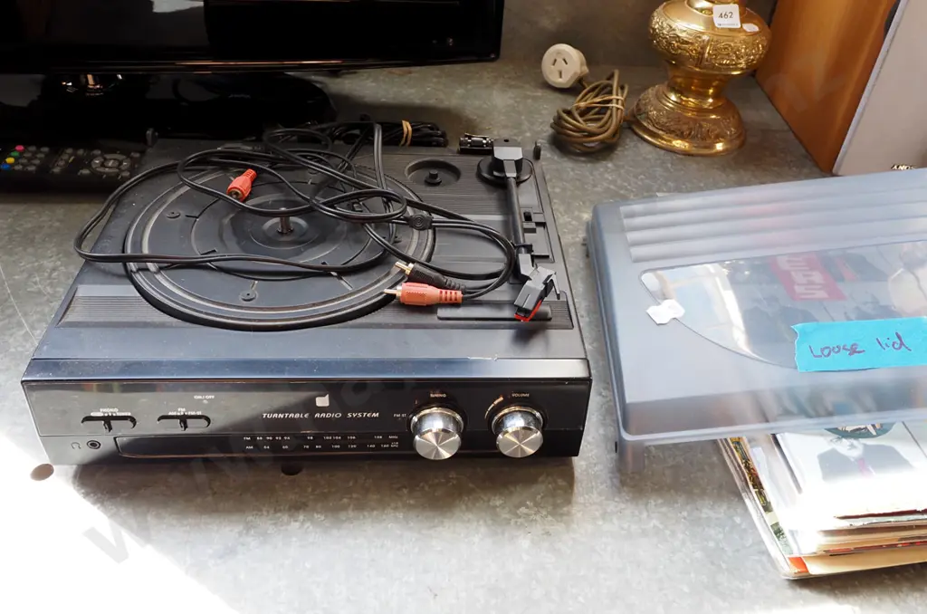 turntable radio system - loose lid due to broken hinge Image 1++