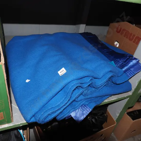 2x blue woollen blankets