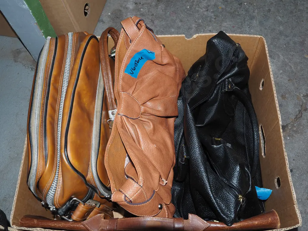 box; satchel, hand bags Image 1++