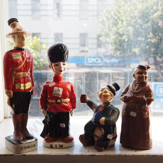 4x novelty decanters Tallest H350