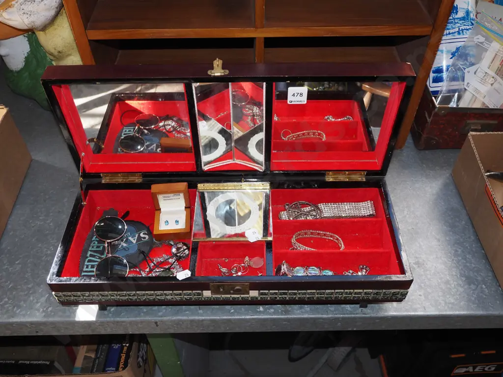 jewellery box and contents Image 1++