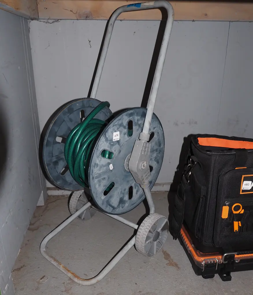 garden hose reel and hose Image 1++