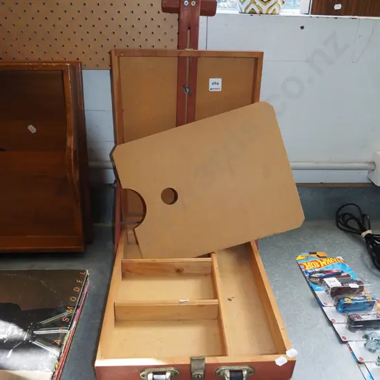 combinatin easel and supply box for artist
