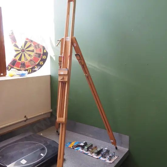 artist's easel