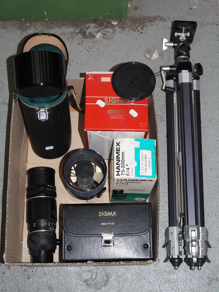 camera tripod, large Sigma lens, 2x other additional lenses Image 1++