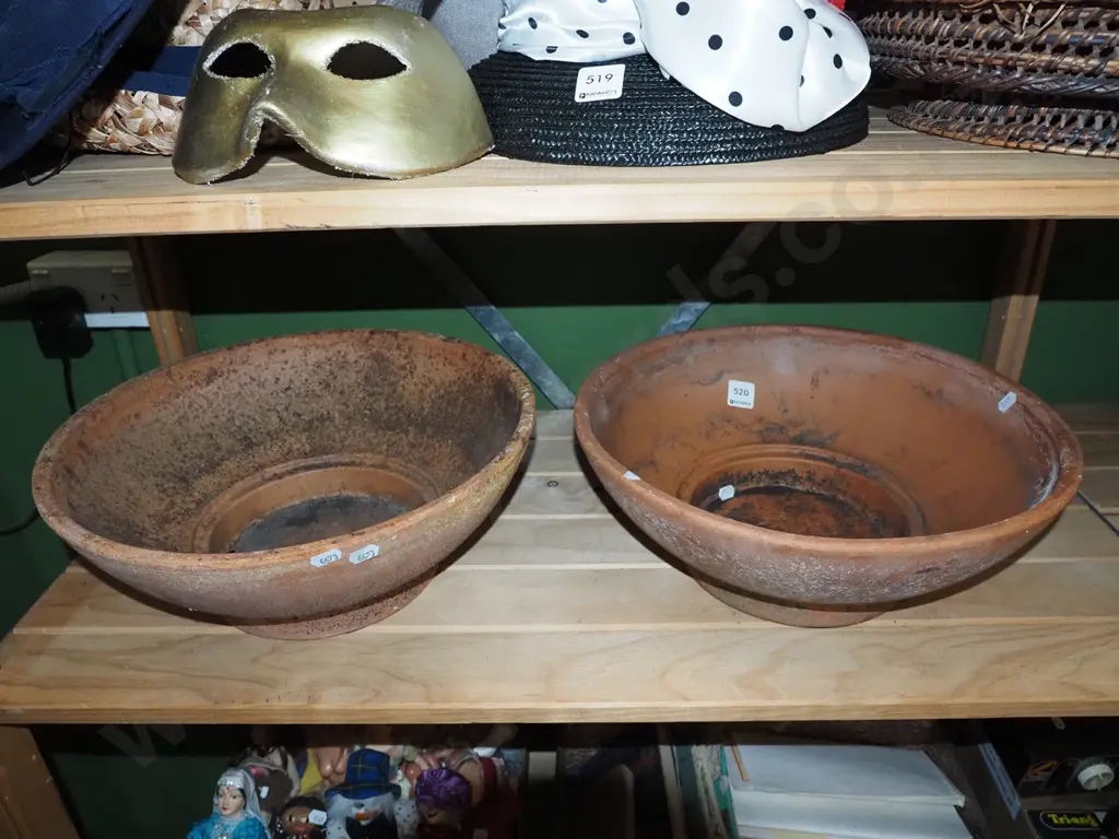 2x terracotta planters Diam365 Image 1++
