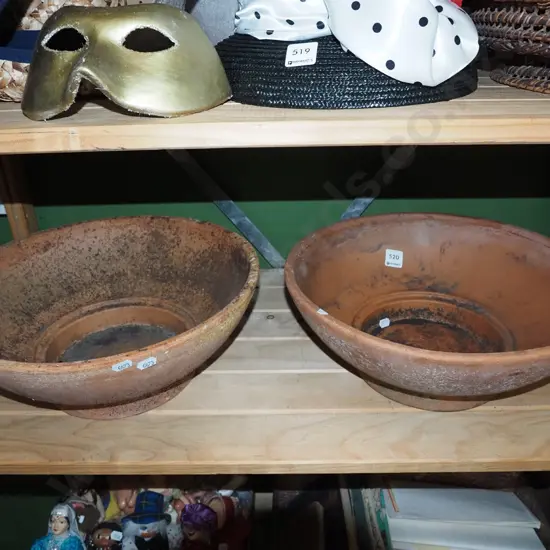 2x terracotta planters Diam365