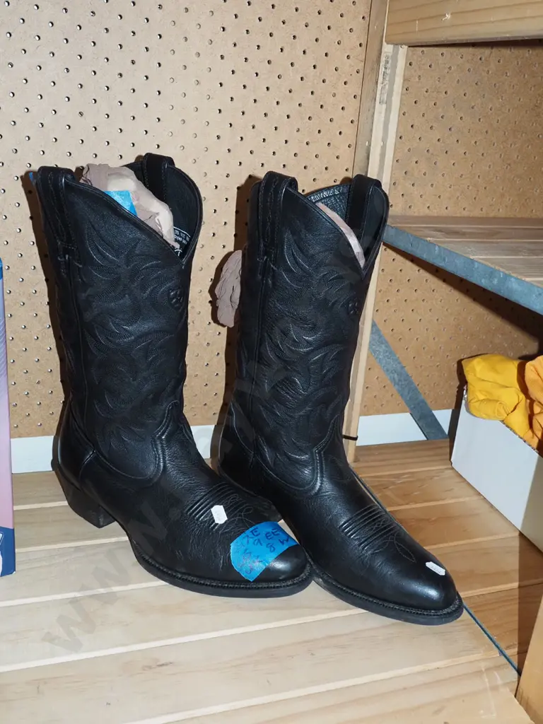 pair of leather UK size 8 cowboy boots Image 1++