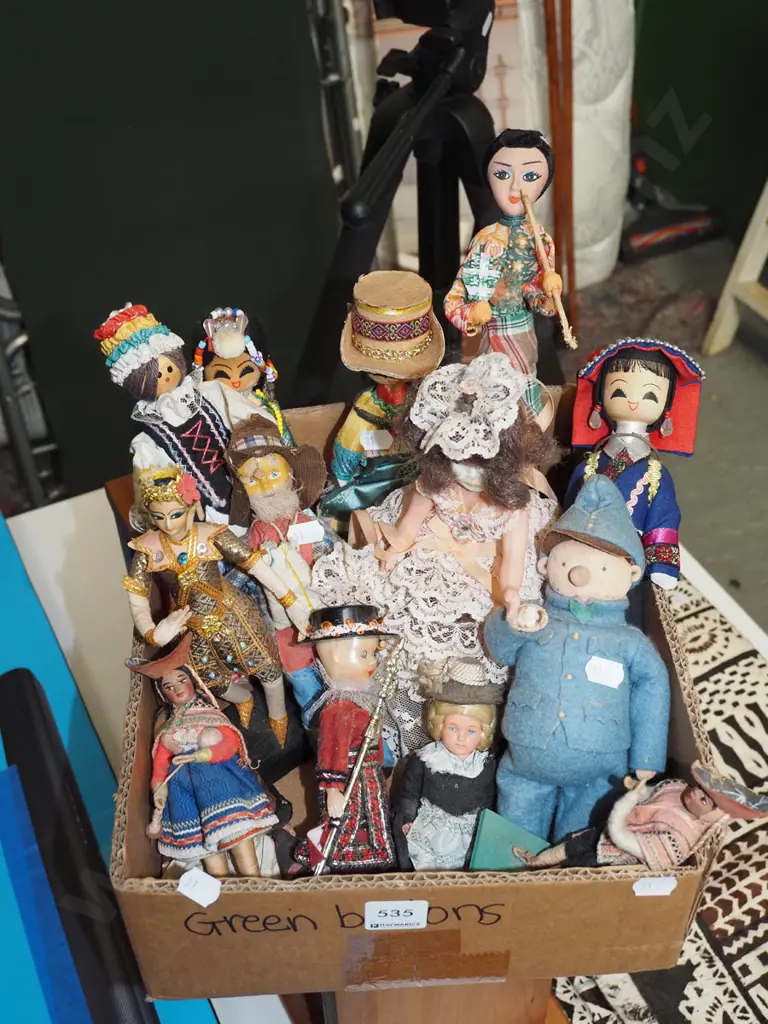 box of dolls Image 1++