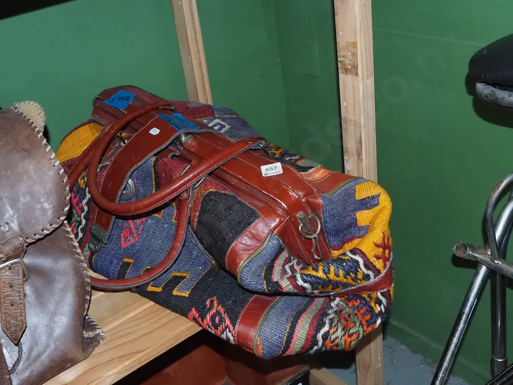 woven carpet bag Image 1++