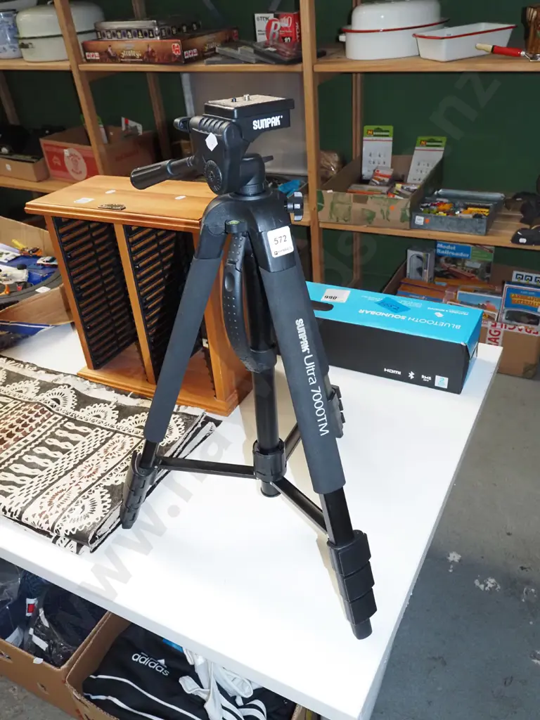 Sunpak tripod Image 1++