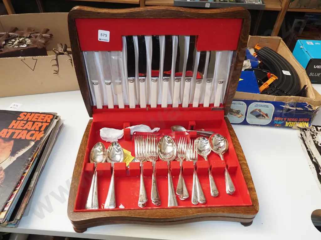 canteen and part cutlery Image 1++