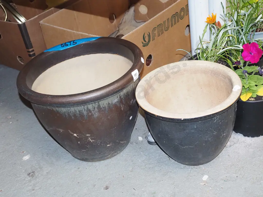 2x glazed garden planters Tallest H210 Image 1++