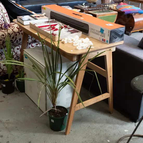 contemporary single drawer desk