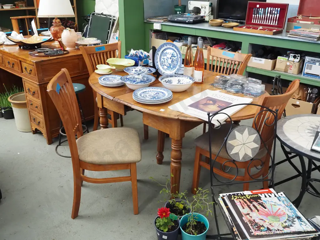 mahogany extending oval dining table with 4 mismatched chairs - table needs attention Image 1++
