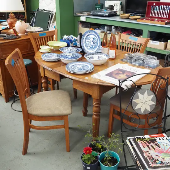 mahogany extending oval dining table with 4 mismatched chairs - table needs attention
