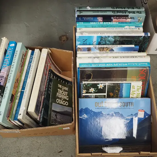 2x boxes of NZ books - green dots