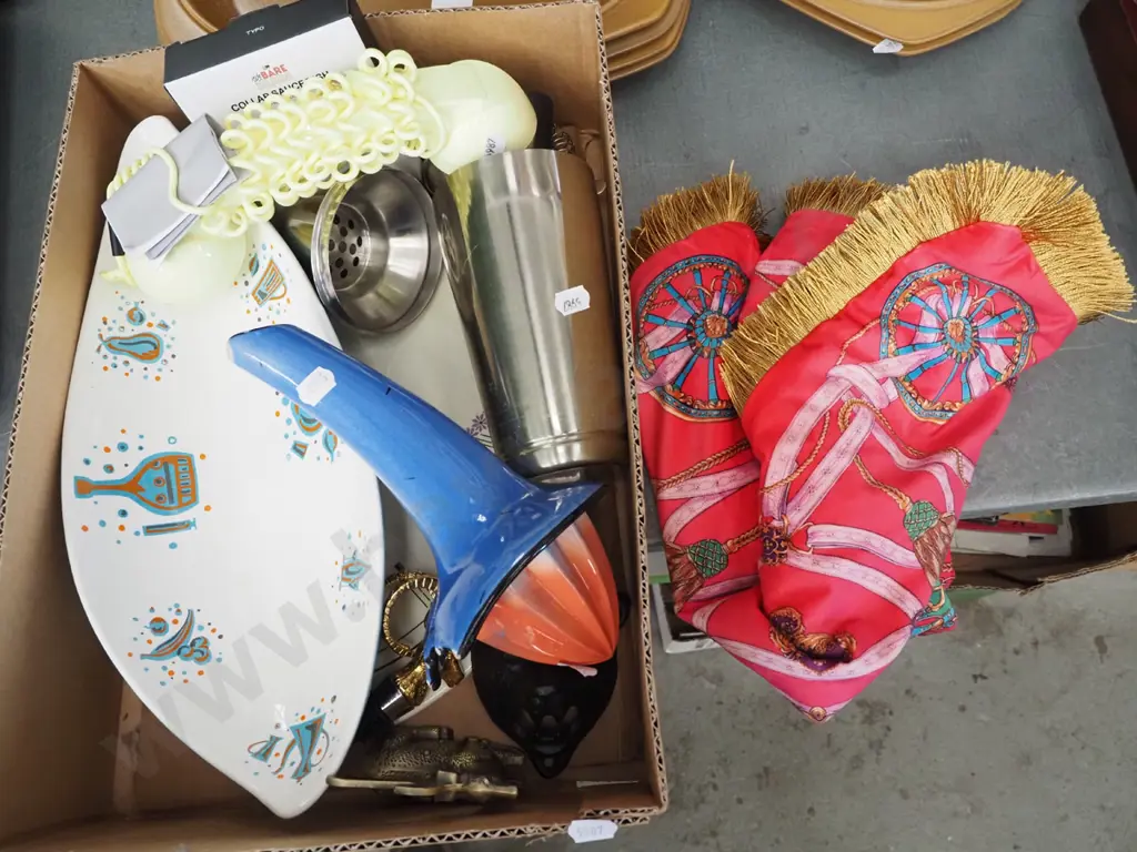 box; telephone handle, dishes, lemon squeezer etc Image 1++