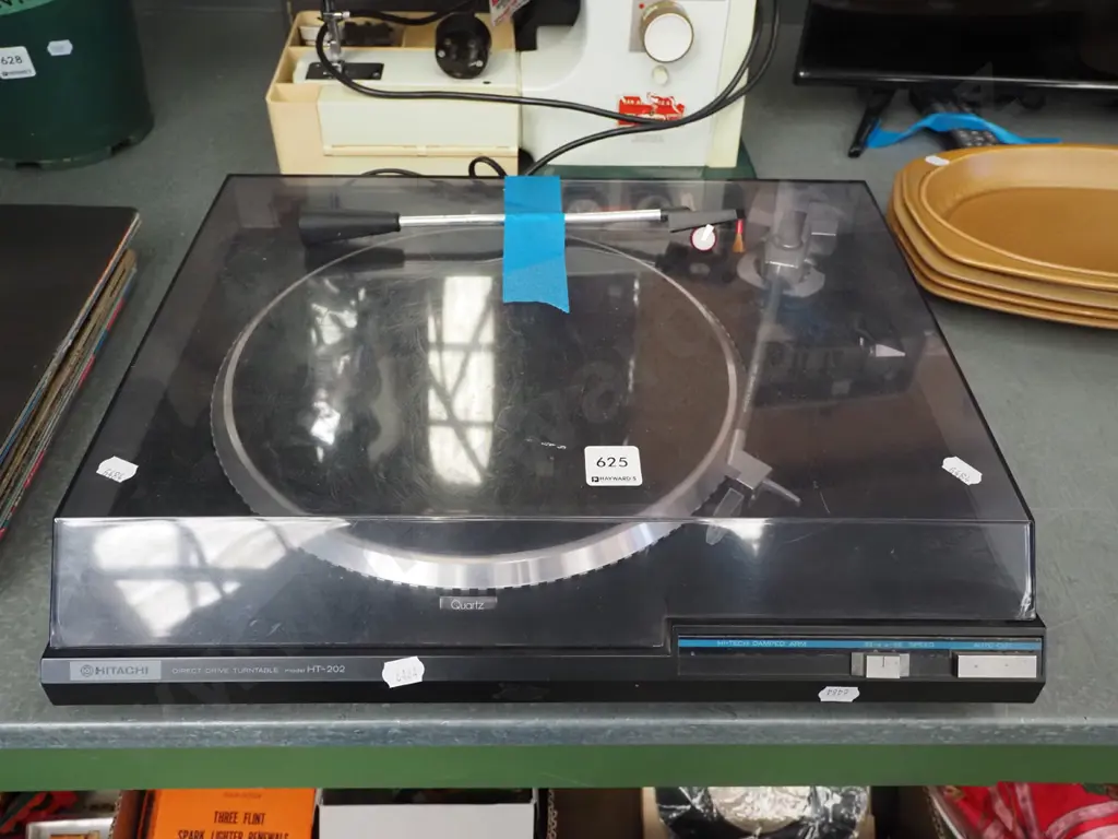 Hitachi turntable - no stylus Image 1++