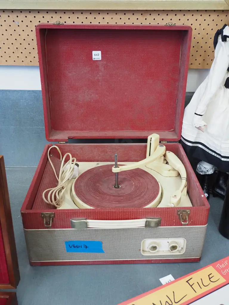 1960s portable record player Image 1++