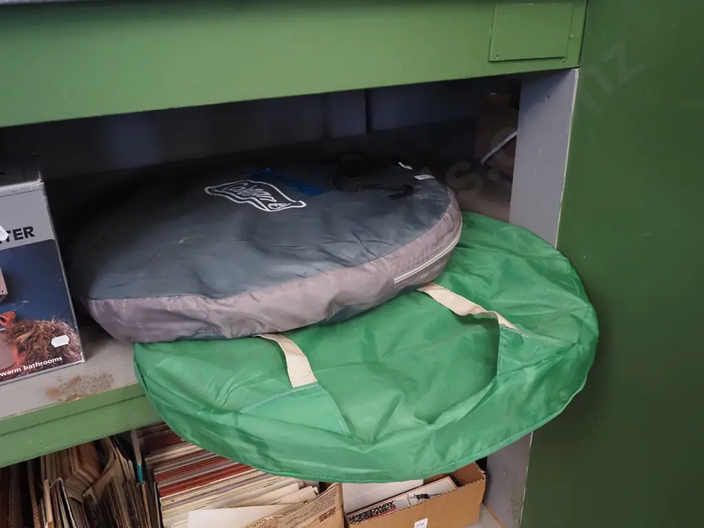 pop up toilet tents x2 Image 1++