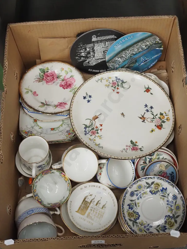 box; cake plates, cups, saucers etc Image 1++