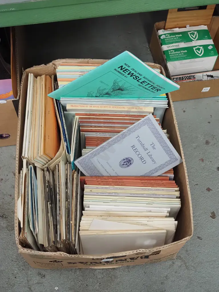 box; back issues of Turnbull Library record, NZ Botanical Society newsletters etc Image 1++