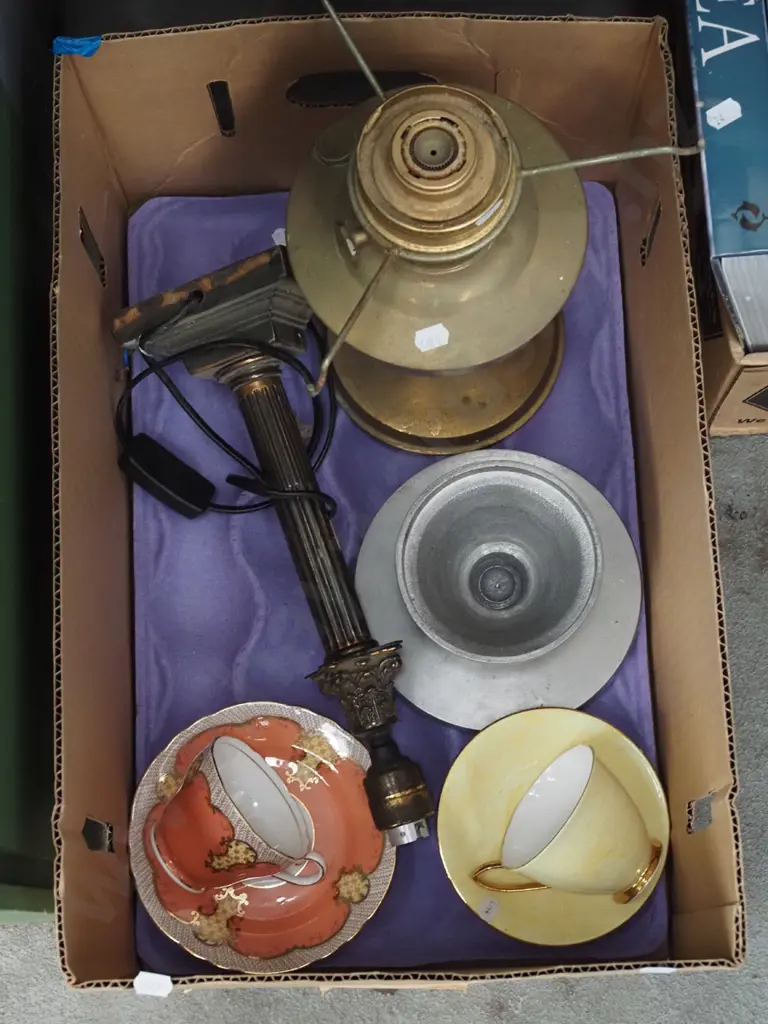 box; lamp base, cups, saucers etc Image 1++
