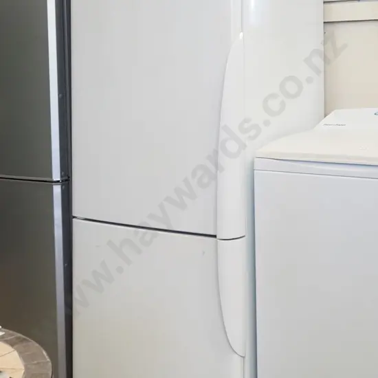 F&P fridge freezer H1600 W640 D650