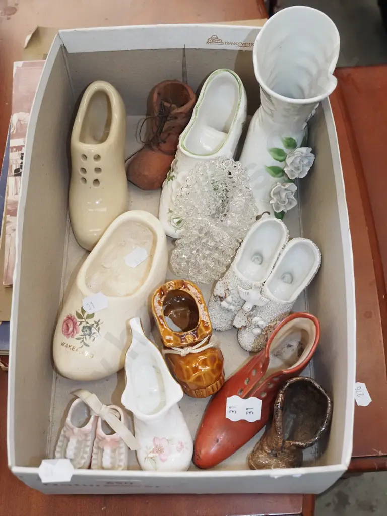 box; ceramic and glass shoes Image 1++