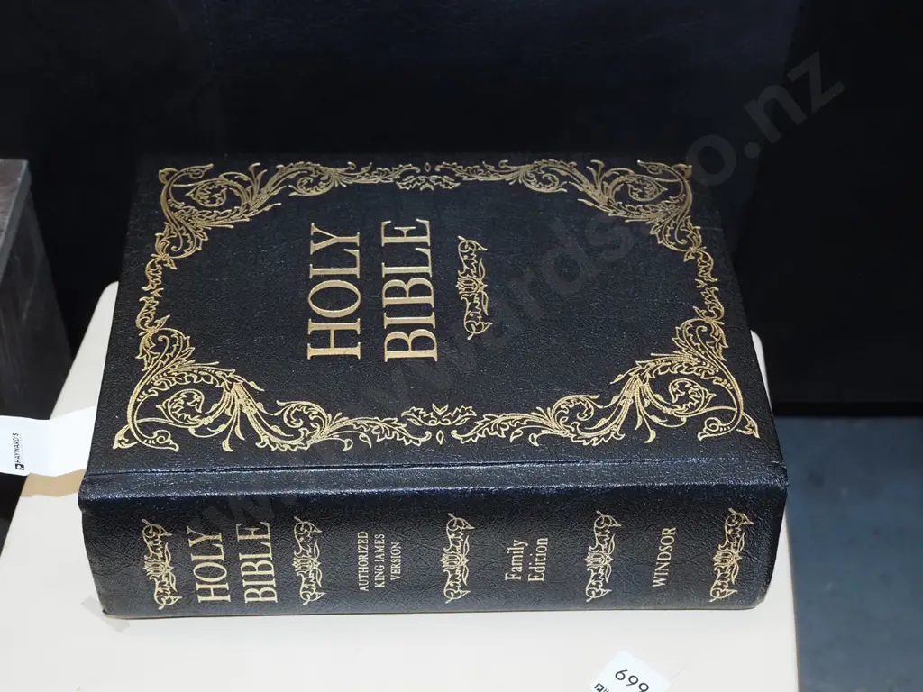 family bible Image 1++