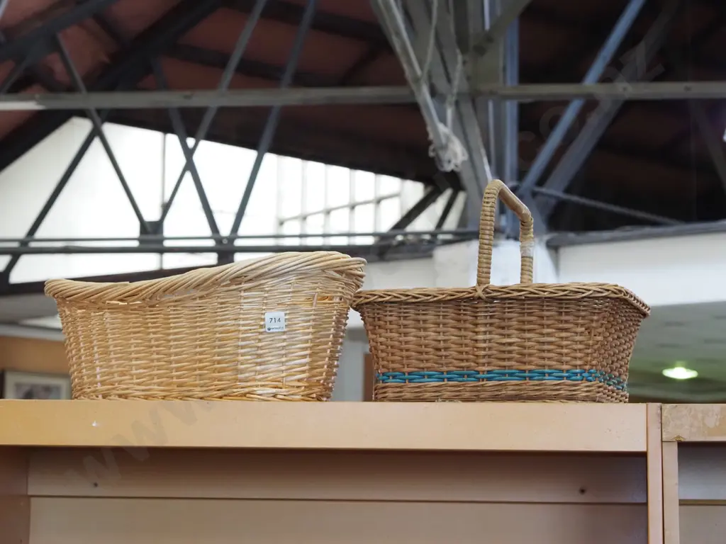 2x cane baskets Image 1++