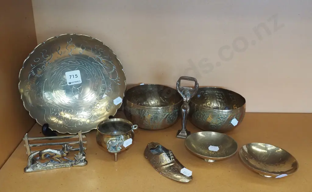 brass ware; bowls, letter rack, small cauldron etc Image 1++