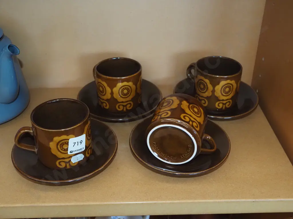 4x retro Crown Lynn cups and saucers Image 1++